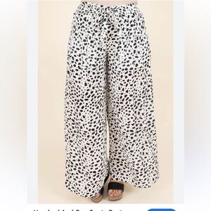 Mahina Chic Black and White Animal Print Pants Size M